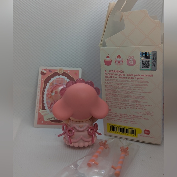 POP MART Celebrating the Moment 15th Anniversary Figures Series - CRYBABY - Picture 3 of 3